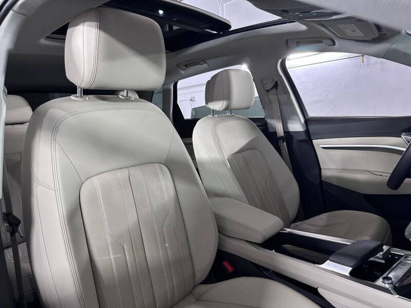 2019 Audi e-tron quattro Premium Plus