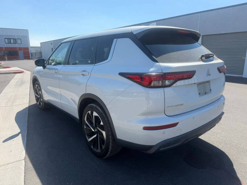 2022 Mitsubishi Outlander ES