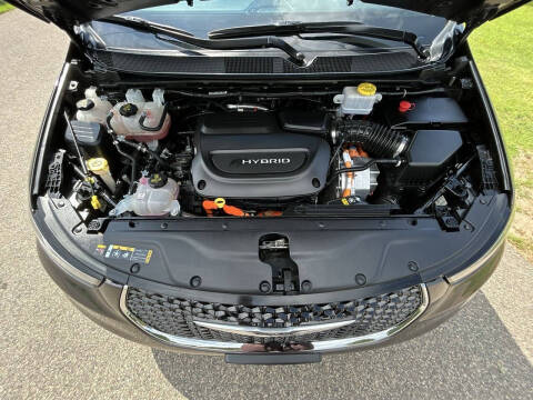 2023 Chrysler Pacifica Plug-In Hybrid Touring L