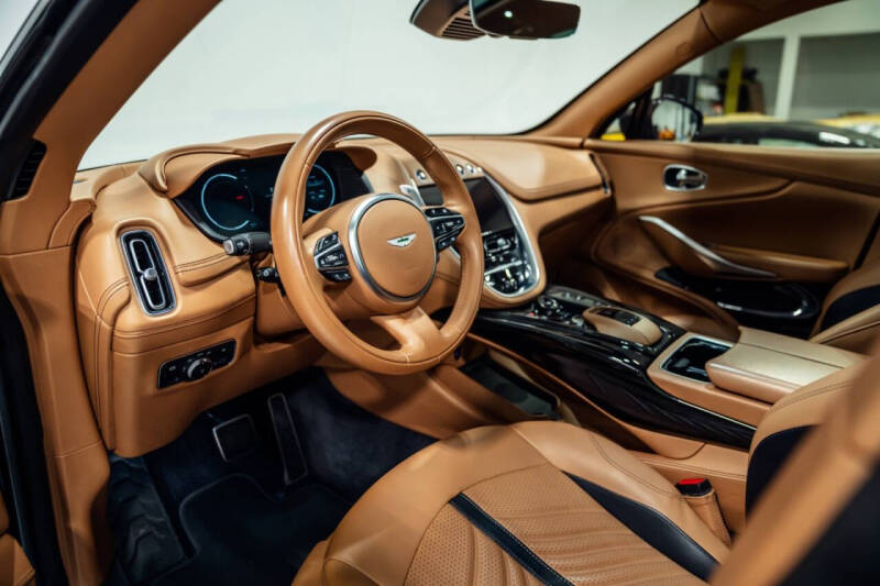 2023 Aston Martin DBX 707