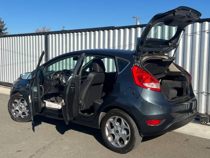 2011 Ford Fiesta SES