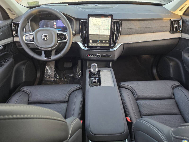 2025 Volvo XC90 T8 Ultra Bright Theme 7P