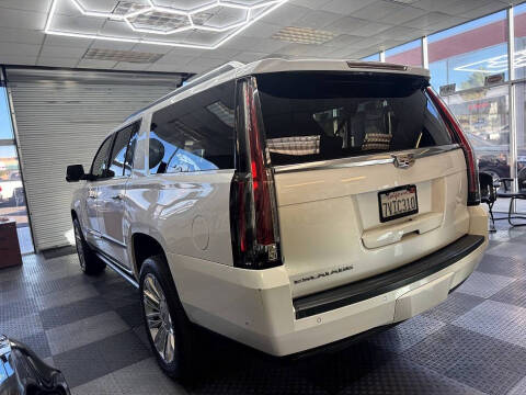 2017 Cadillac Escalade ESV Platinum