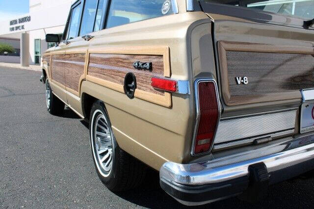 1990 Jeep Grand Wagoneer