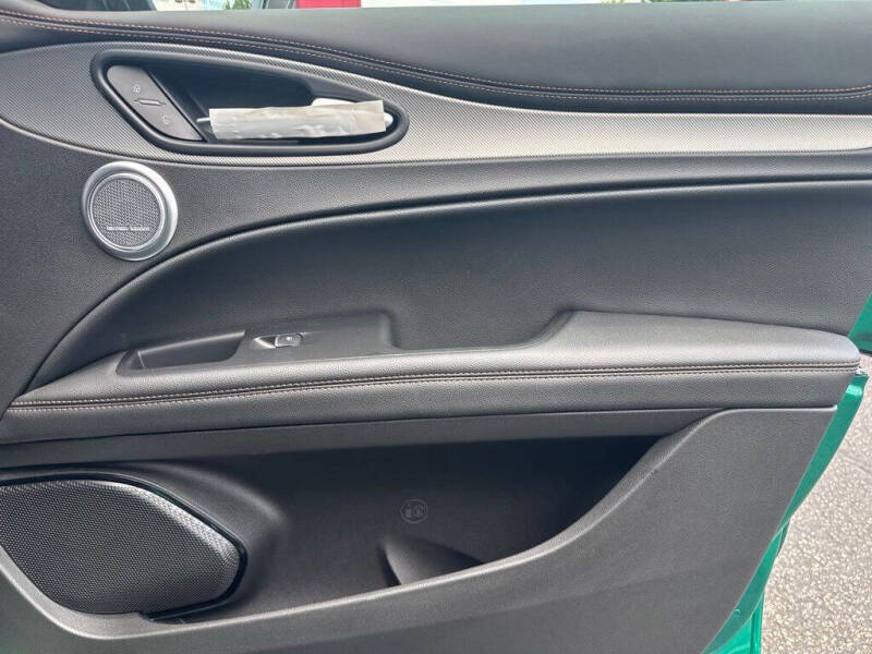 2025 Alfa Romeo Stelvio Intensa