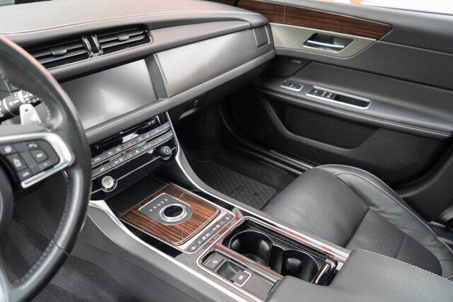2018 Jaguar XF Sportbrake 15