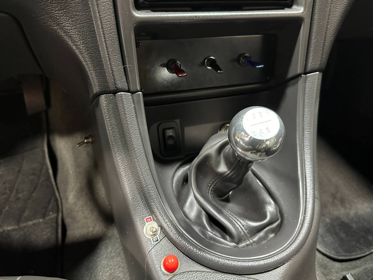 2000 Ford Mustang 32