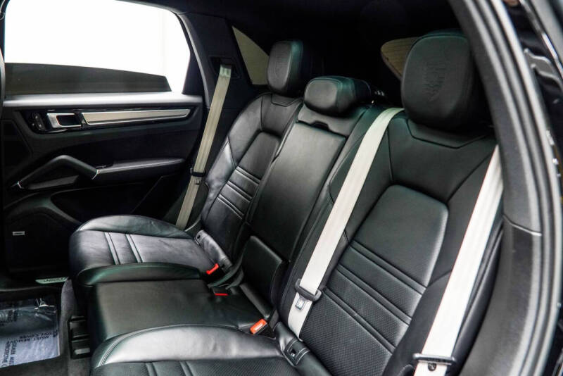 2023 Porsche Cayenne Platinum Edition