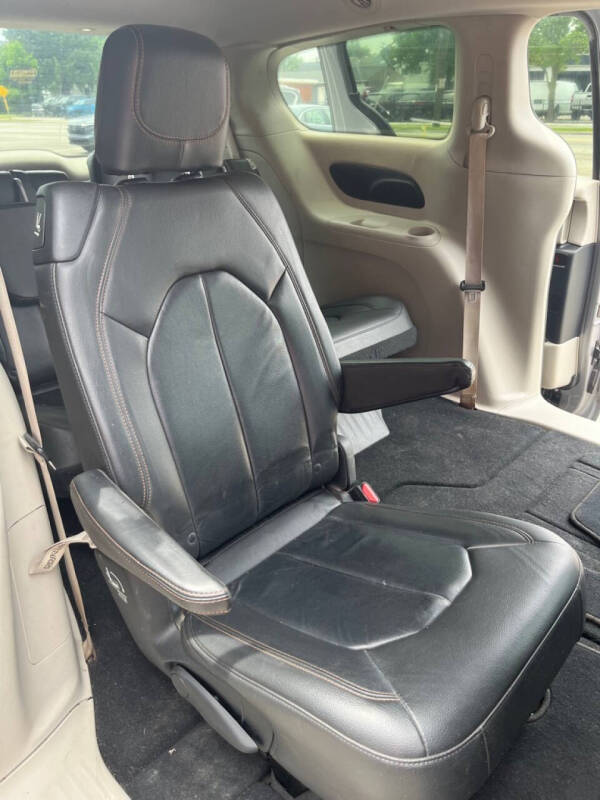2017 Chrysler Pacifica Touring-L