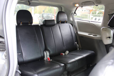 2011 Toyota Sienna LE 7-Passenger Auto Access Seat