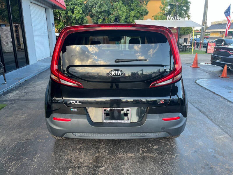 2021 Kia Soul S photo 3