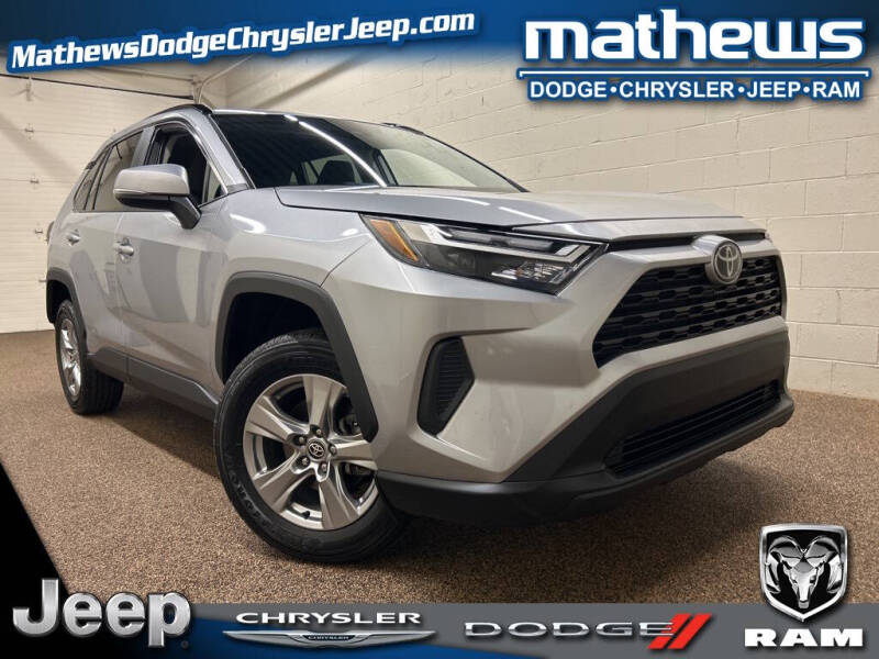 2024 Toyota RAV4 XLE's photo
