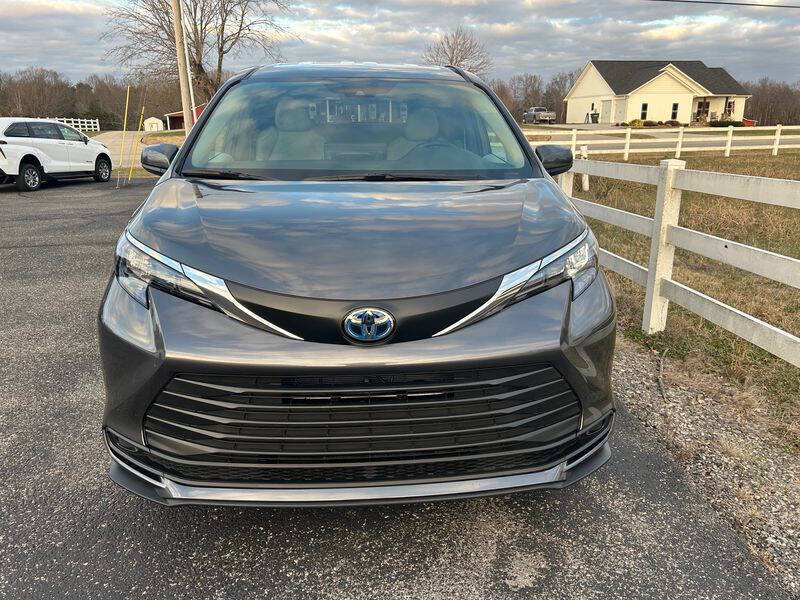 2025 Toyota Sienna LE 8-Passenger