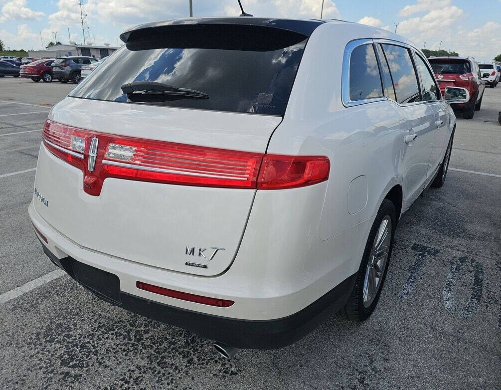 2016 Lincoln MKT for sale at Putnam Motors in Pomona Park, FL