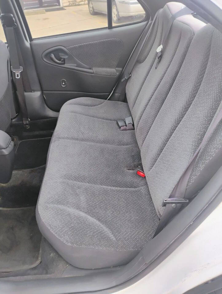 White 2004 Chevrolet Cavalier LS LS 4dr Sedan 11