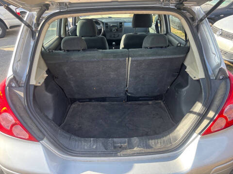 2010 Nissan Versa 1.8 S