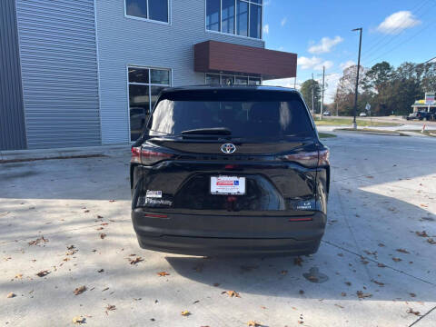 2024 Toyota Sienna LE 8-Passenger