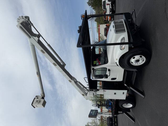 2019 Freightliner M2 106