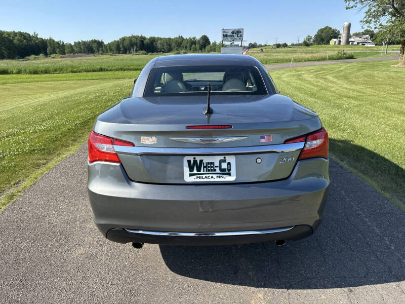 2011 Chrysler 200 Limited