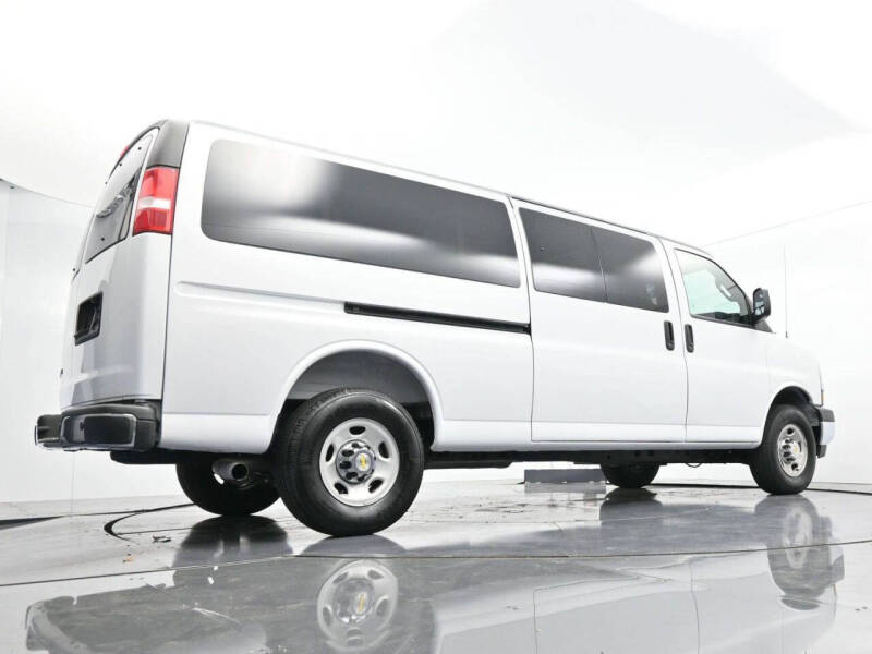 2025 Chevrolet Express LT 3500