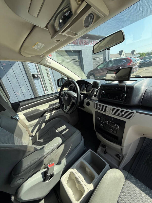 2013 Volkswagen Routan S