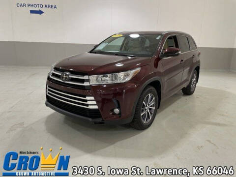 2018 Toyota Highlander for sale at Crown Automotive of Lawrence Kansas in Lawrence KS