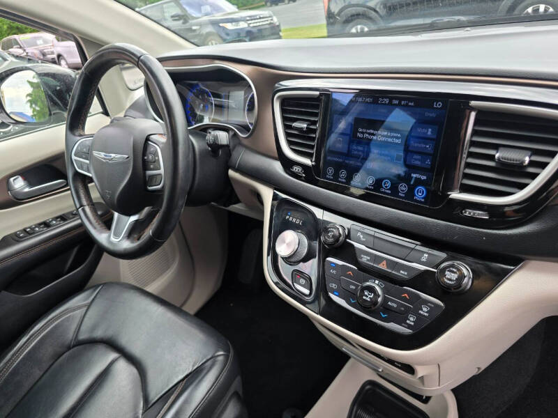 2017 Chrysler Pacifica Touring-L