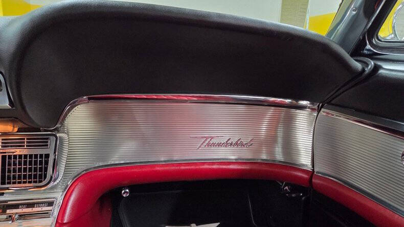 1962 Ford Thunderbird