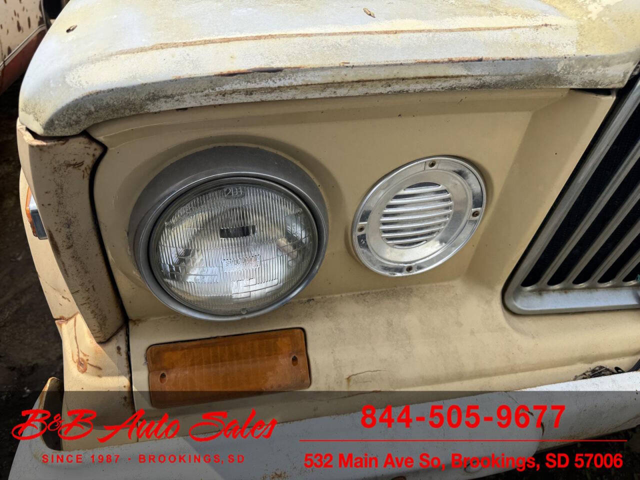 1977 Jeep J-10 45