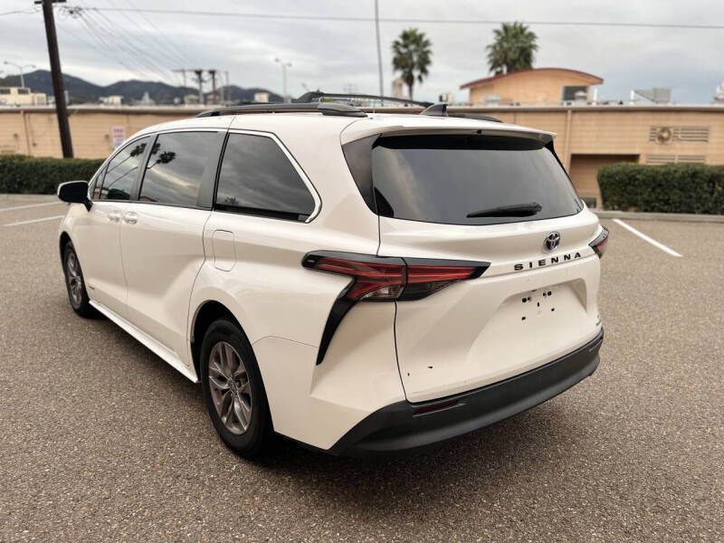 2021 Toyota Sienna LE 8-Passenger