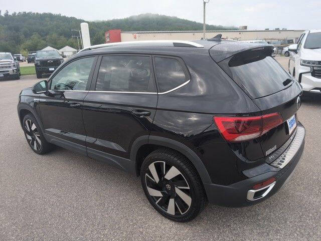 2024 Volkswagen Taos SEL 4Motion
