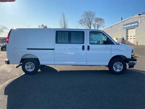 2025 Chevrolet Express 3500