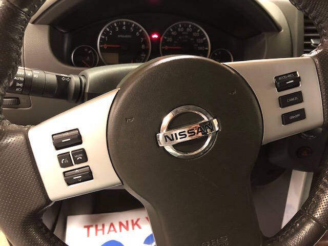 2011 Nissan Pathfinder LE