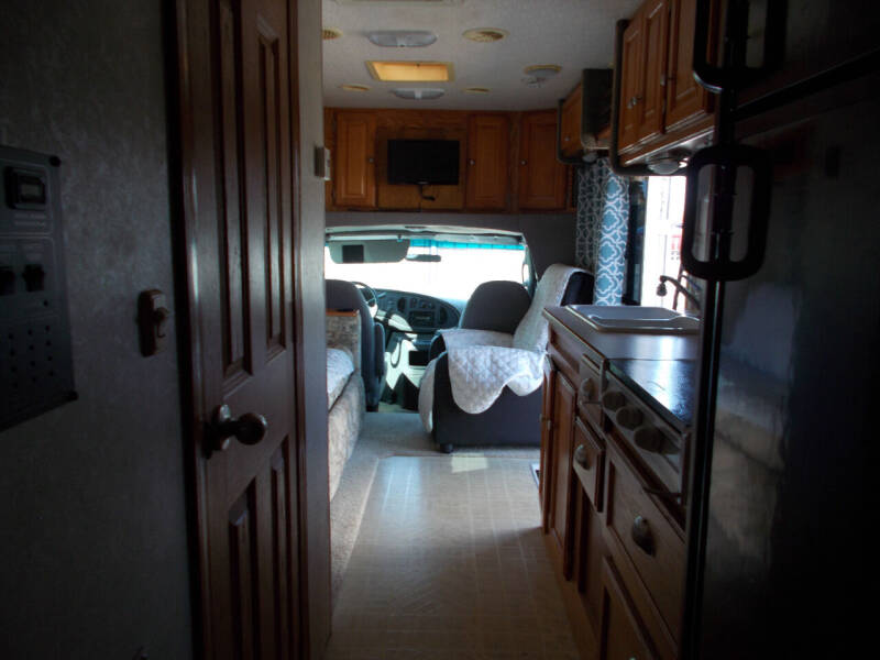 2004 Ford E450 MODEL 5270