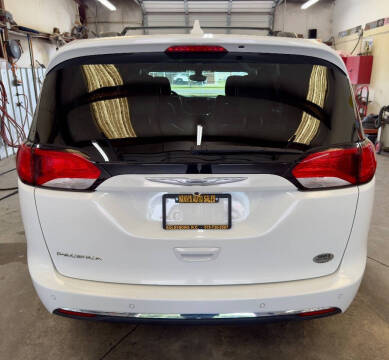 2017 Chrysler Pacifica Touring-L