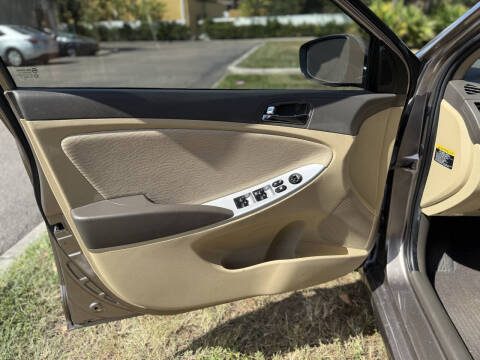 2013 Hyundai Accent GLS