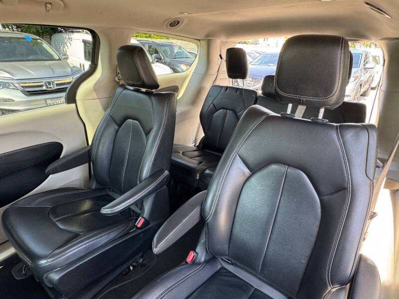 2022 Chrysler Pacifica Hybrid Touring L