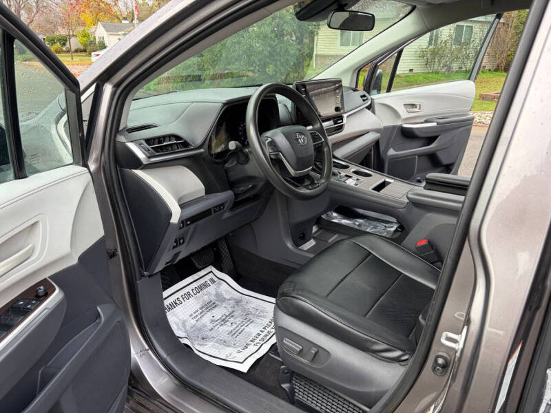 2021 Toyota Sienna LE 8-Passenger