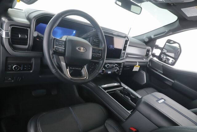 2025 Ford F-450 Super Duty Platinum