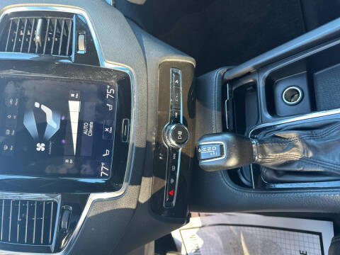 2018 Volvo XC90 T6 Momentum