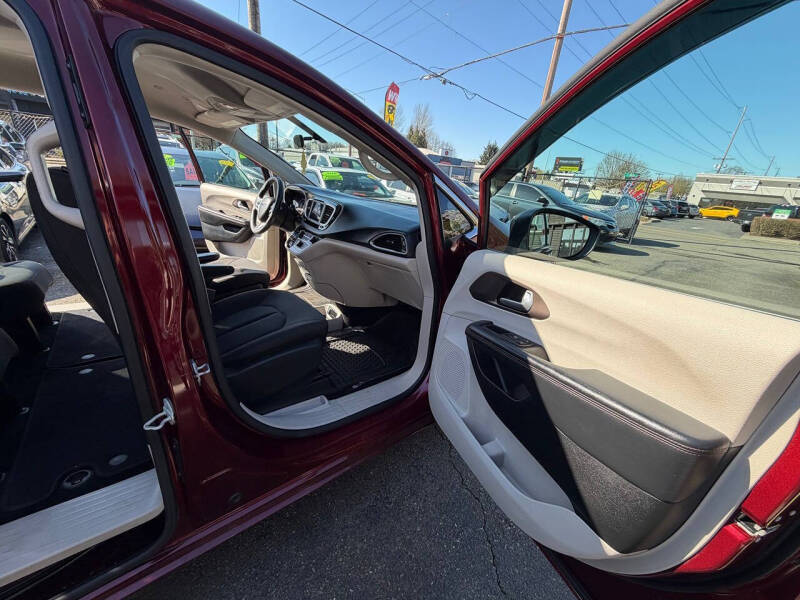 2018 Chrysler Pacifica LX