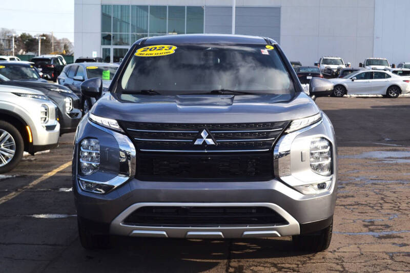 2023 Mitsubishi Outlander SE