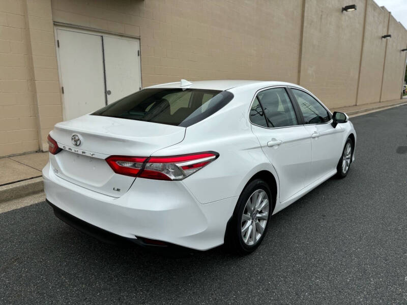 2019 Toyota Camry LE photo 9