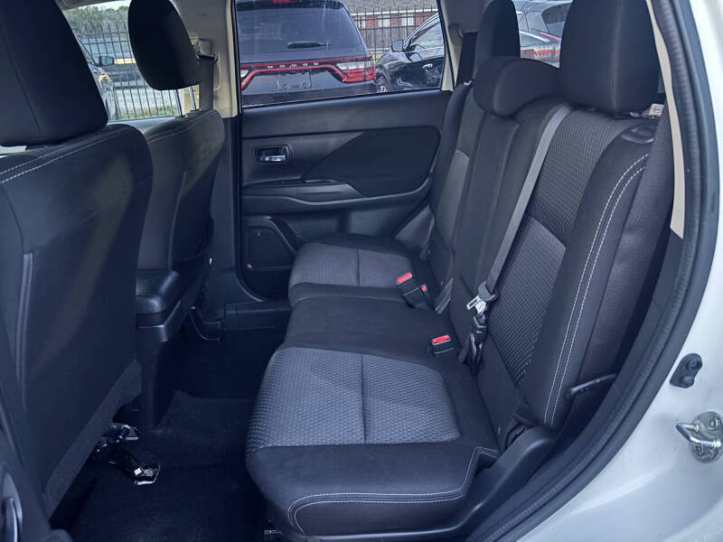 2017 Mitsubishi Outlander ES