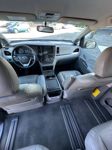 2015 Toyota Sienna LE 8-Passenger