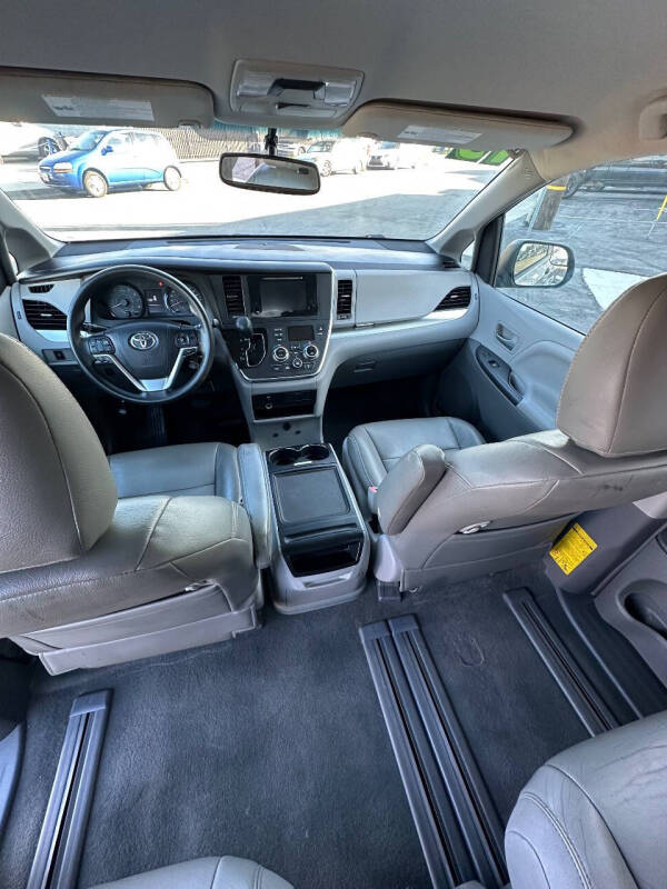 2015 Toyota Sienna LE 8-Passenger