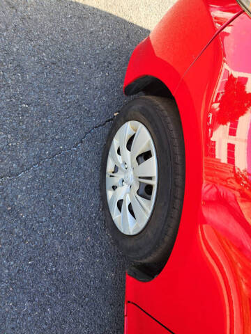 2012 Toyota Yaris 5-Door LE