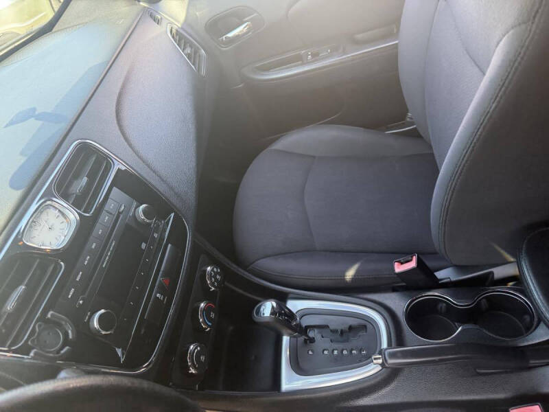 2014 Chrysler 200 LX