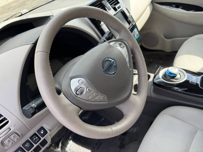 2017 Nissan LEAF SV