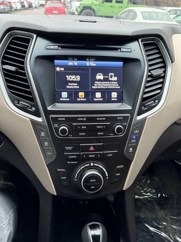 2017 Hyundai Santa Fe SE